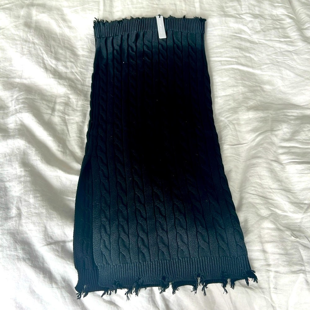 Rumored sweater skirt with slit